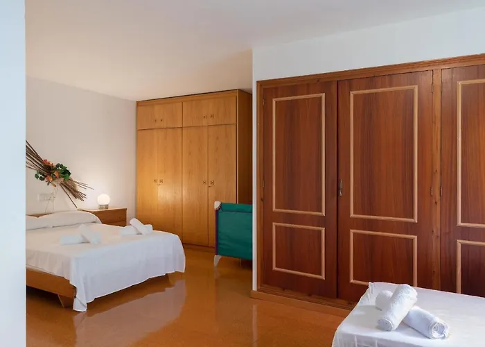 Hauzify I Casa Suredes بيت للعطل بلاتجا ذارو