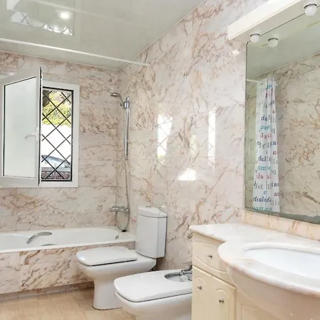 Hauzify I Casa Suredes بيت للعطل *